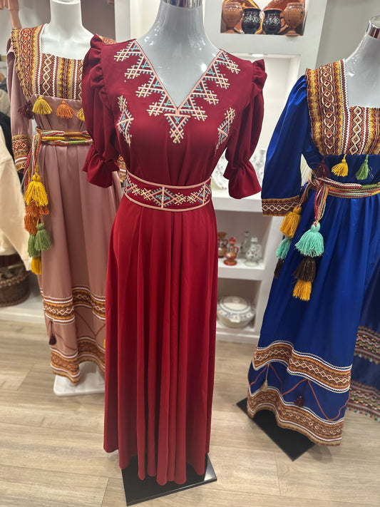 Robe bérbère pour une femme de classe
