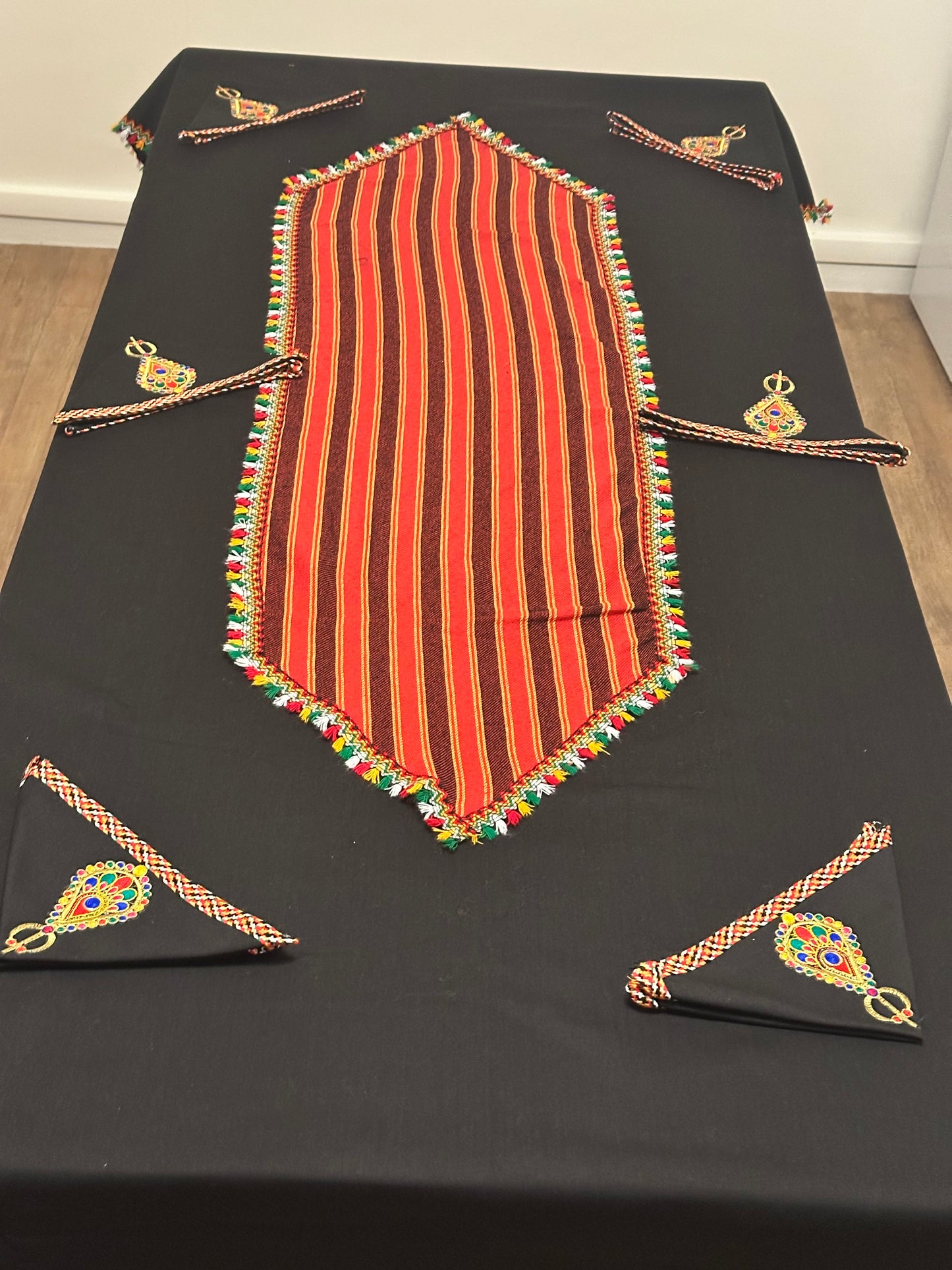 Ensemble de table : nappe 230/115 , chemin de table et lot de 6 Torchons