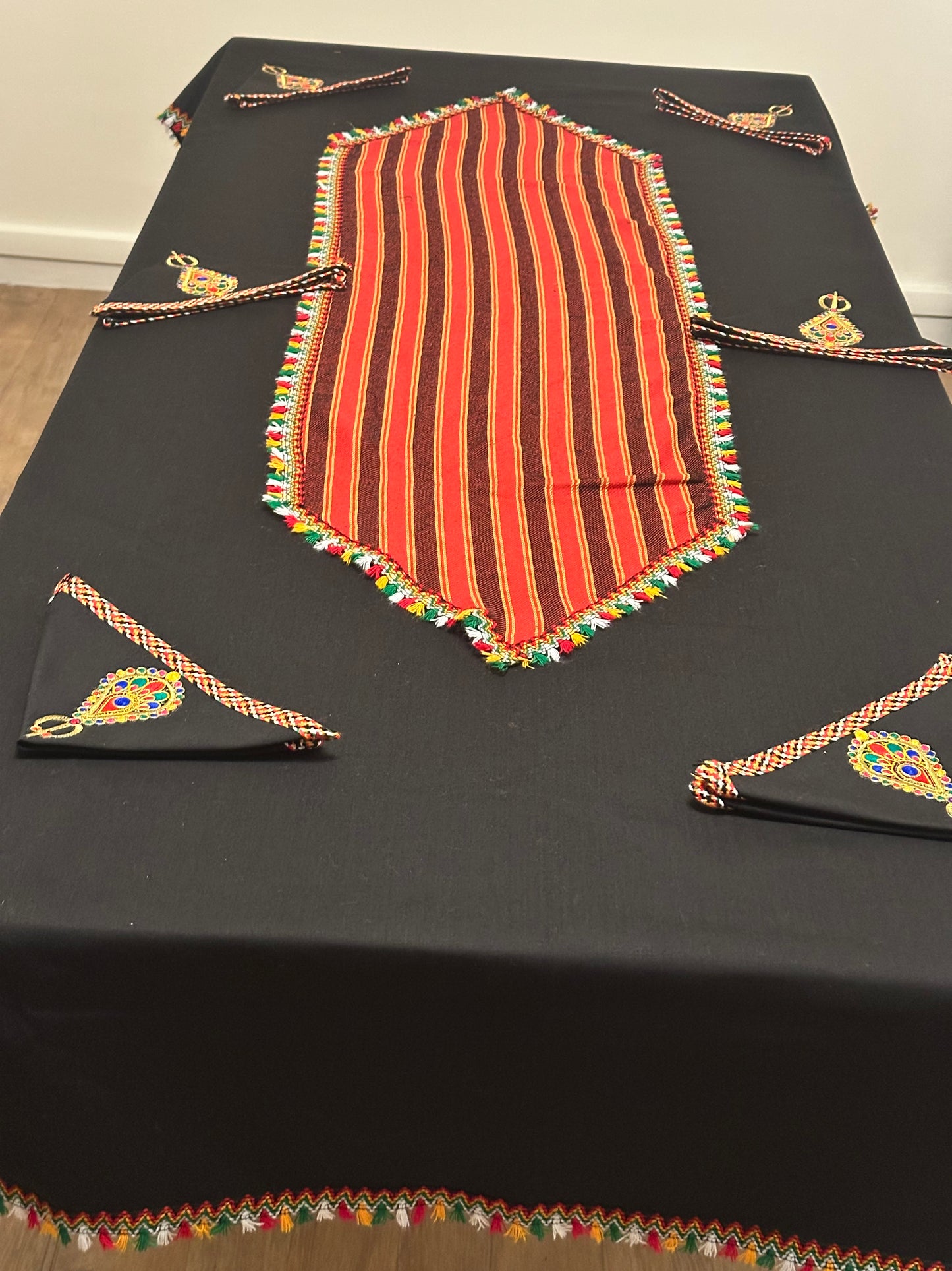 Ensemble de table : nappe 230/115 , chemin de table et lot de 6 Torchons