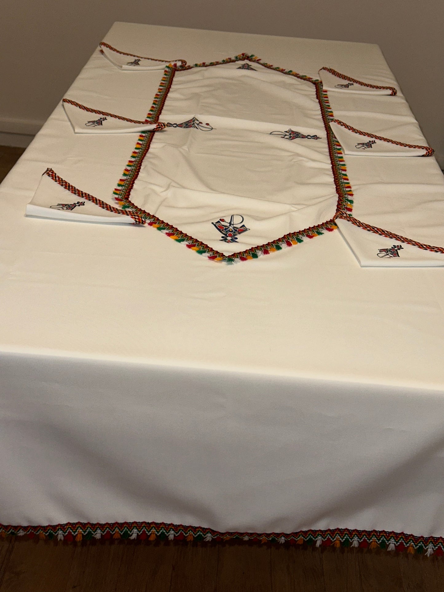 Ensemble de table : nappe 230/115 , chemin de table et lot de 6 Torchons