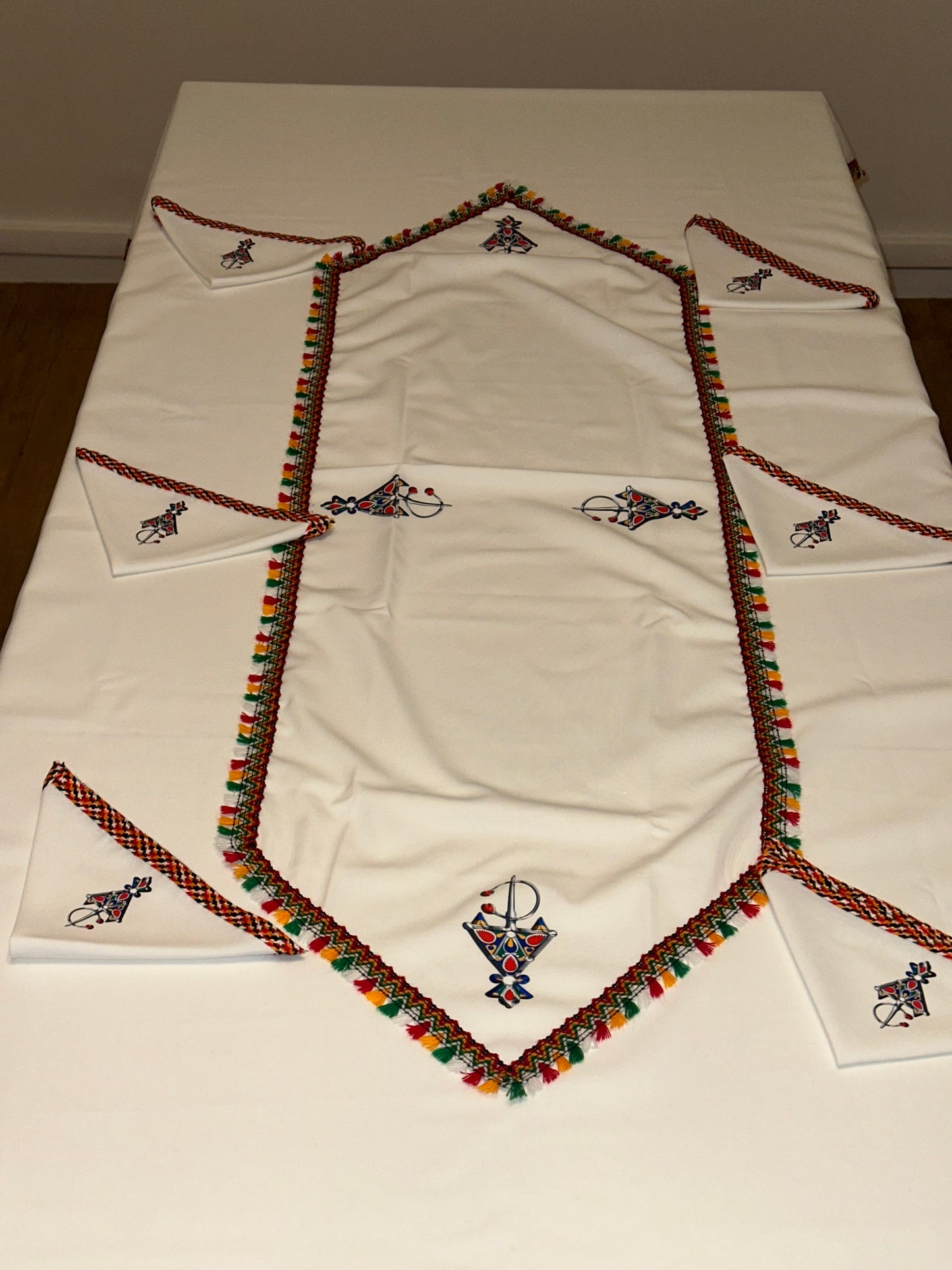 Ensemble de table : nappe 230/115 , chemin de table et lot de 6 Torchons